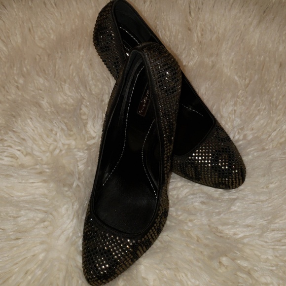 Shoes - Picture 2 of 6